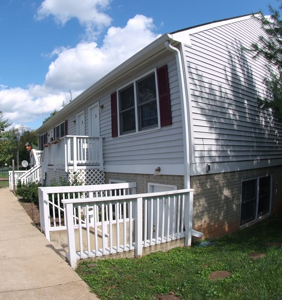 103 Alexandria Pike - Photo 2 of 18