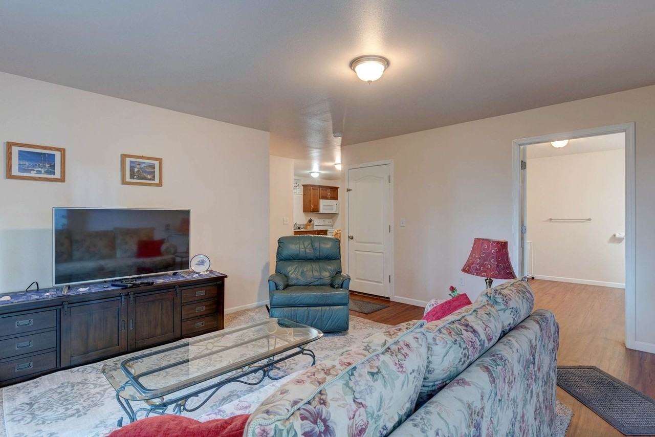 295 Rhodena Dr - Photo 4 of 13