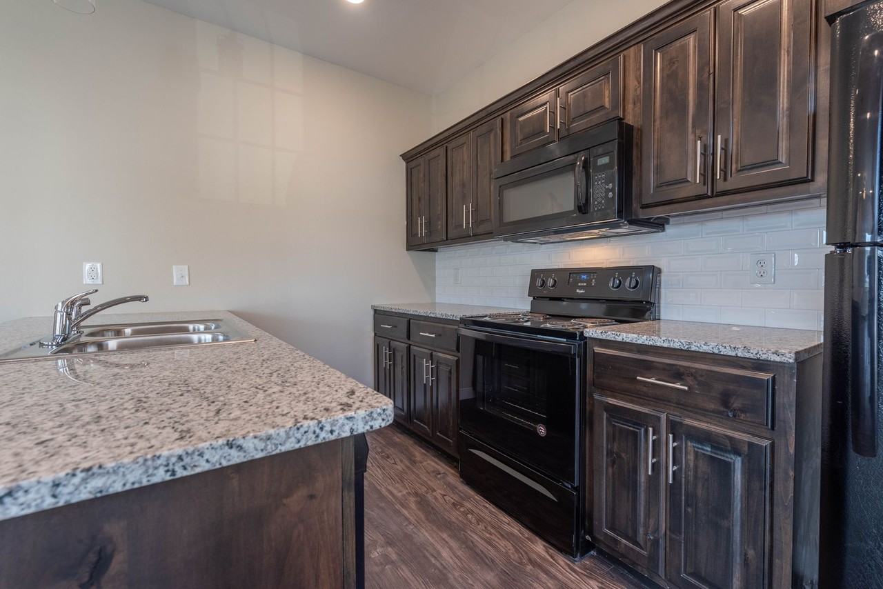 719 S. Main Ave - Photo 7 of 32
