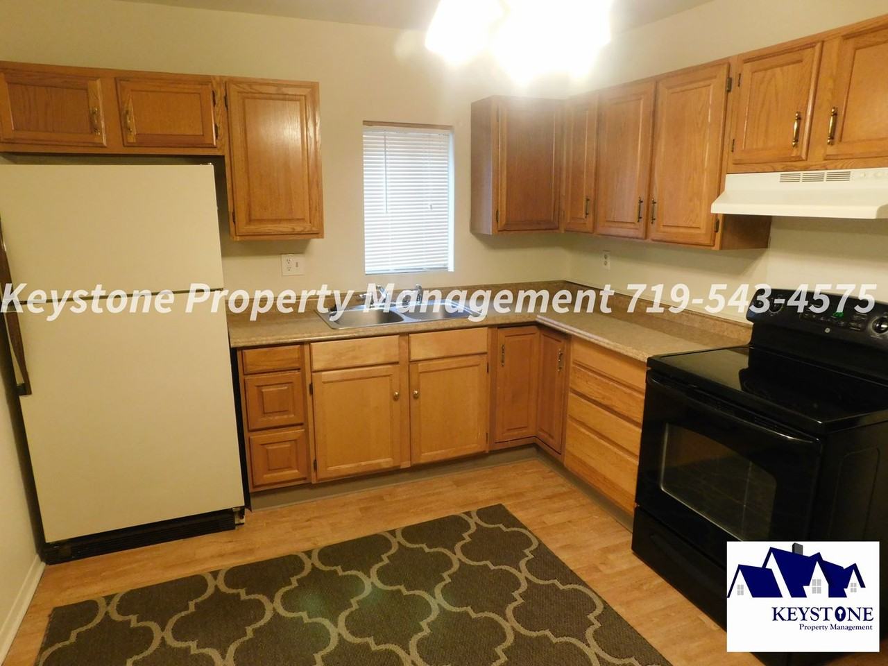 420 W 10th St #1 - Photo 4 of 10