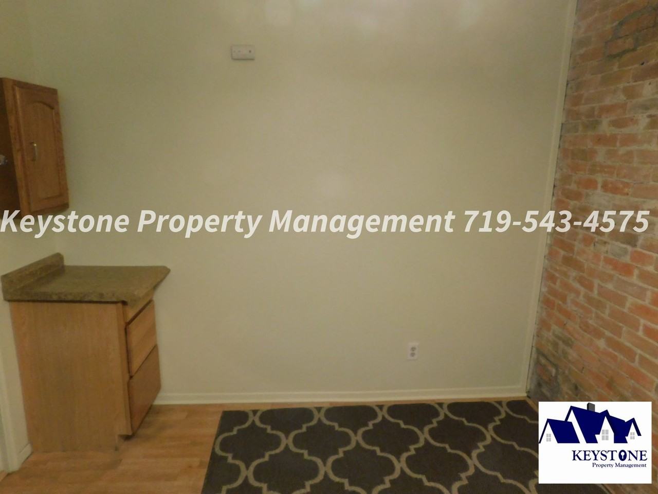 420 W 10th St #1 - Photo 5 of 10