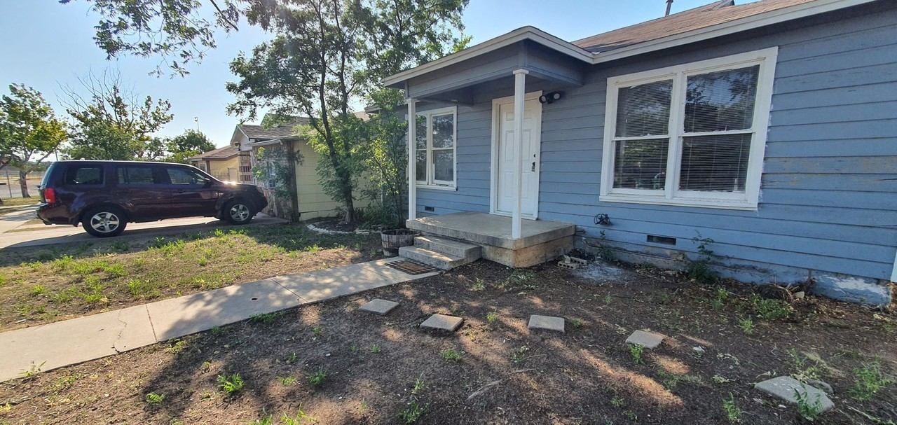 1909 Juanita Ave - Photo 3 of 15