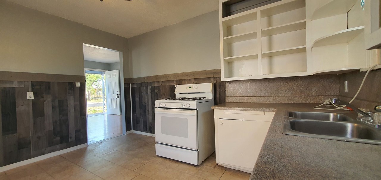 1909 Juanita Ave - Photo 4 of 15