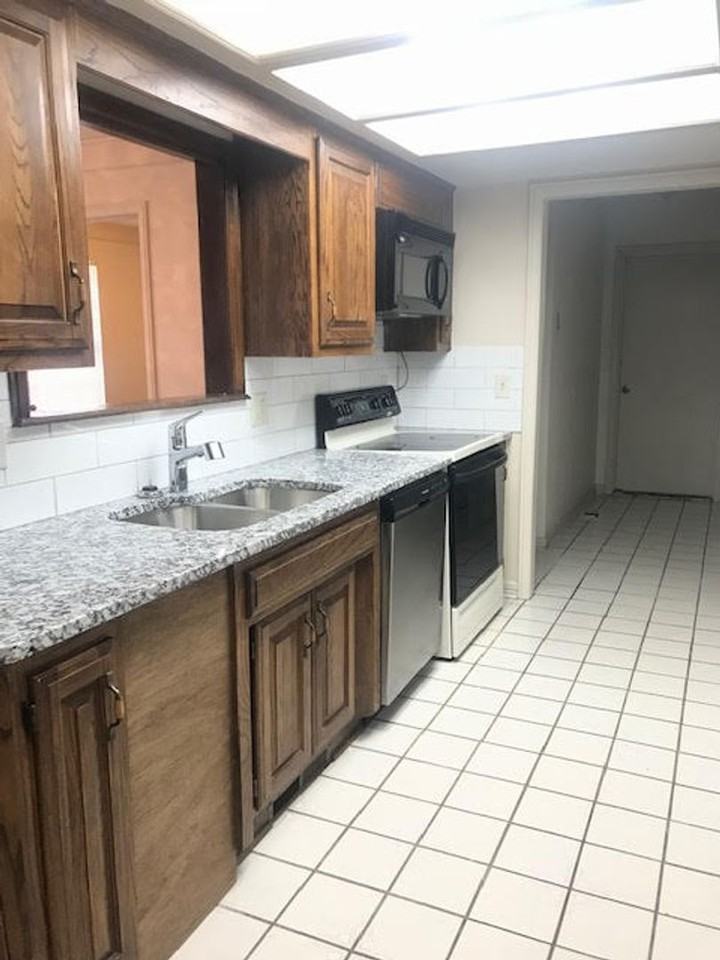11906 Shady Trail Ln - Photo 6 of 22