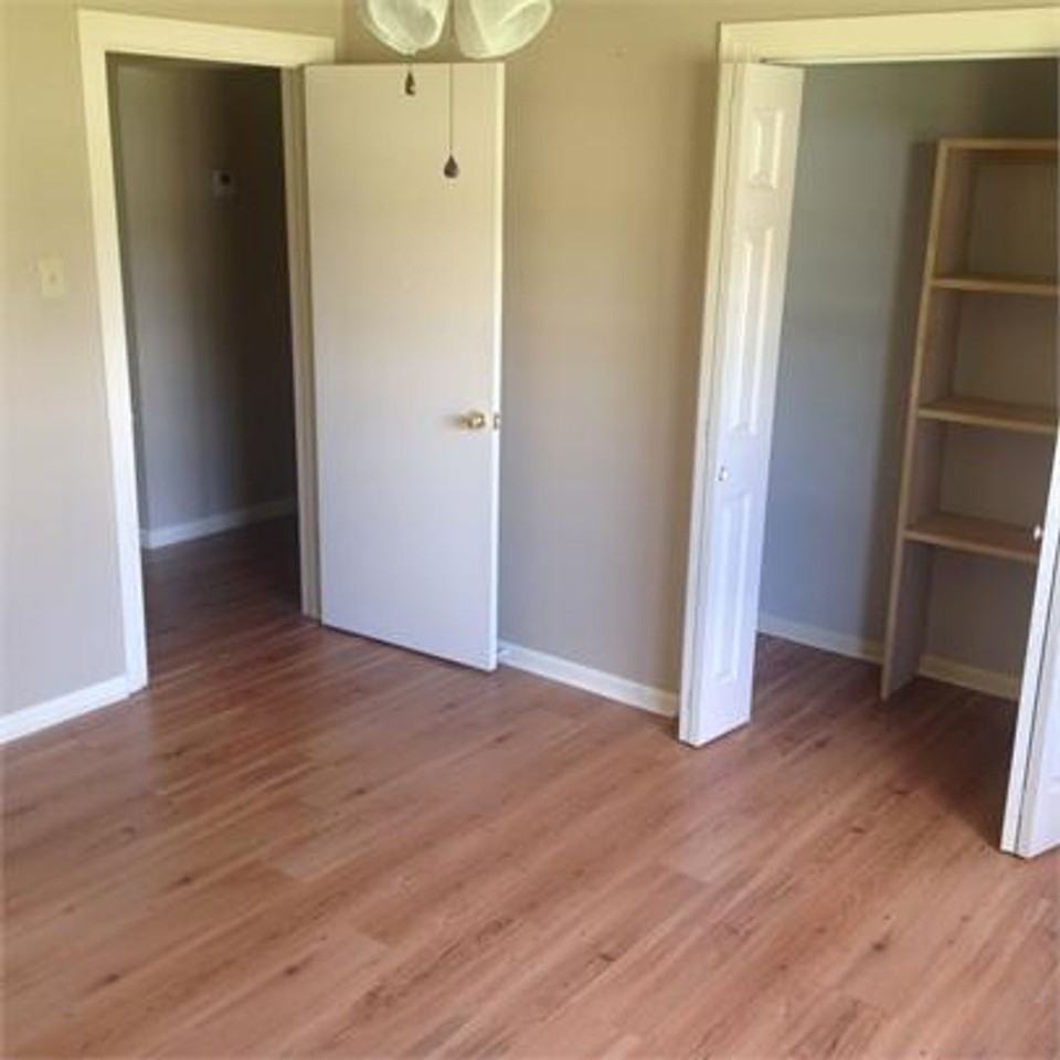 110 Darlene St - Photo 3 of 8