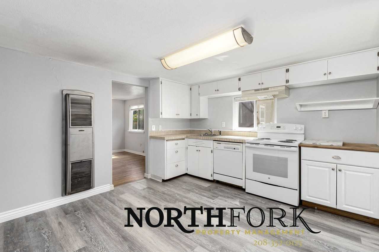 1813 S Robert St - Photo 3 of 9