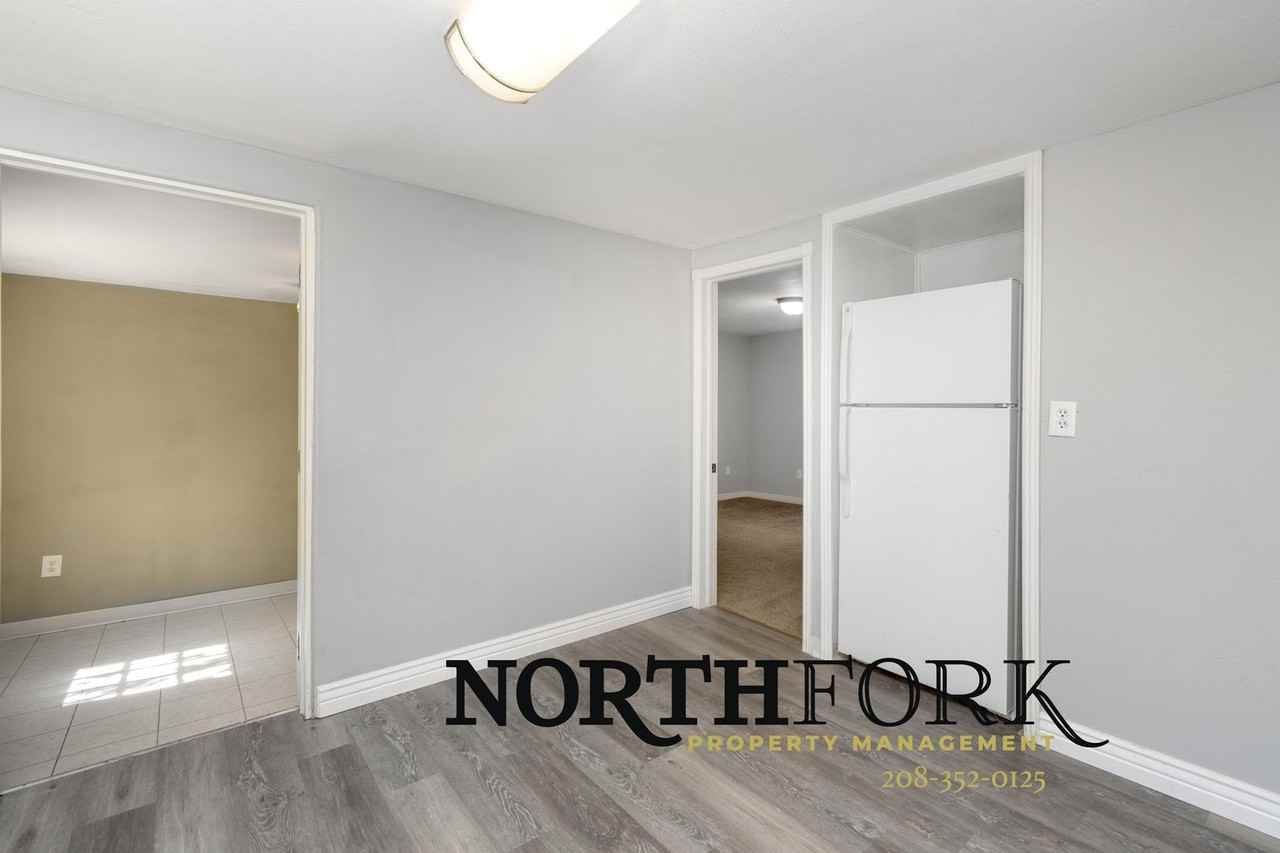 1813 S Robert St - Photo 4 of 9