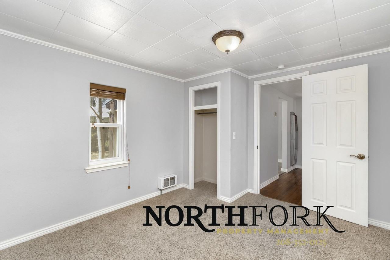 1813 S Robert St - Photo 5 of 9