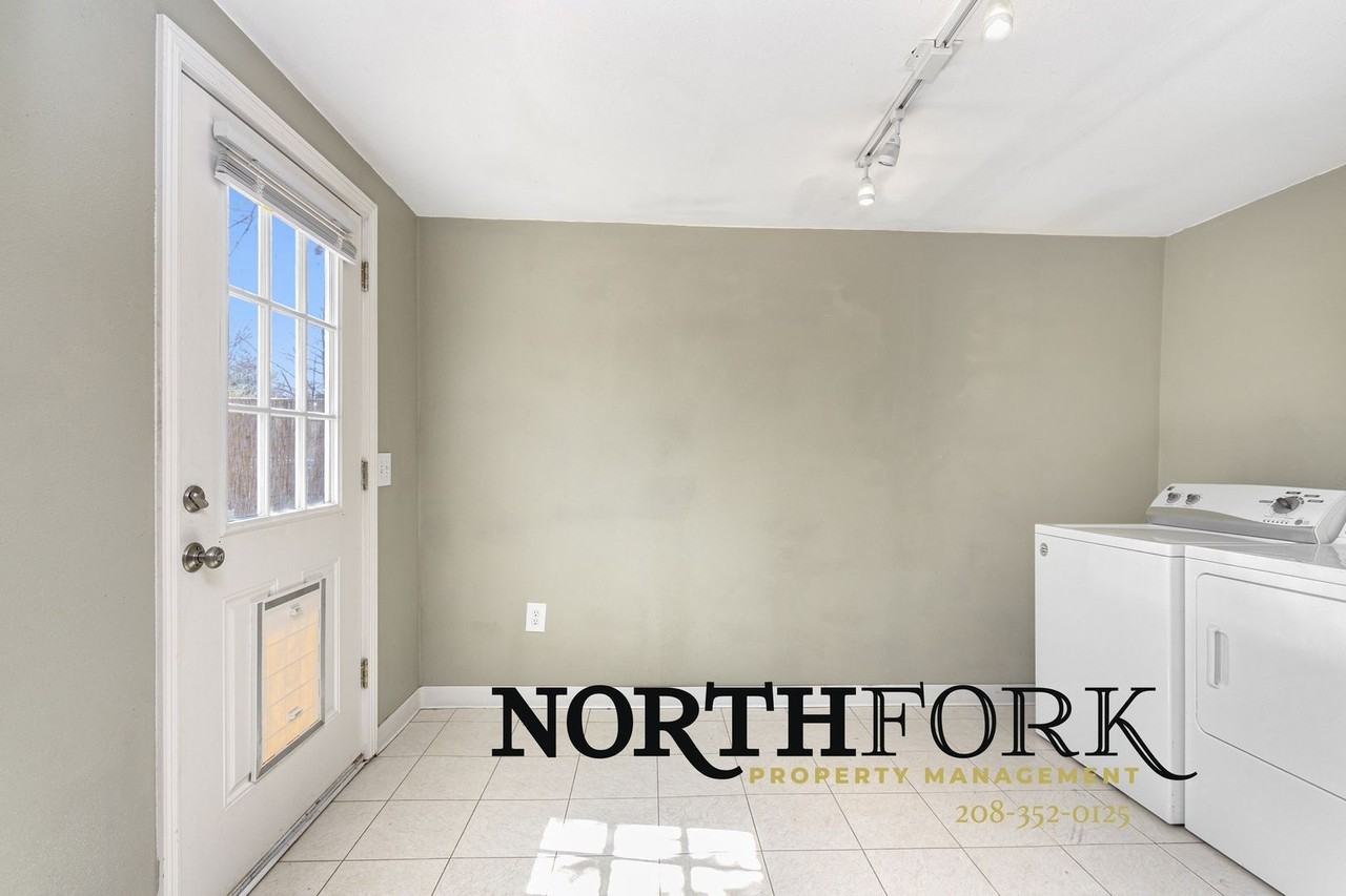 1813 S Robert St - Photo 6 of 9