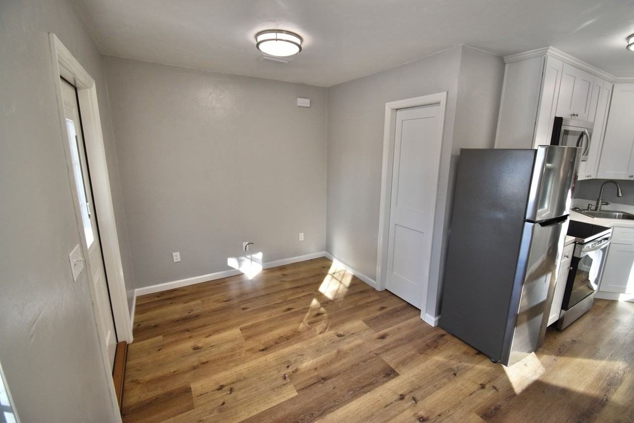 Renovated 1/1 Close to FSU Campus - Photo 3 of 13