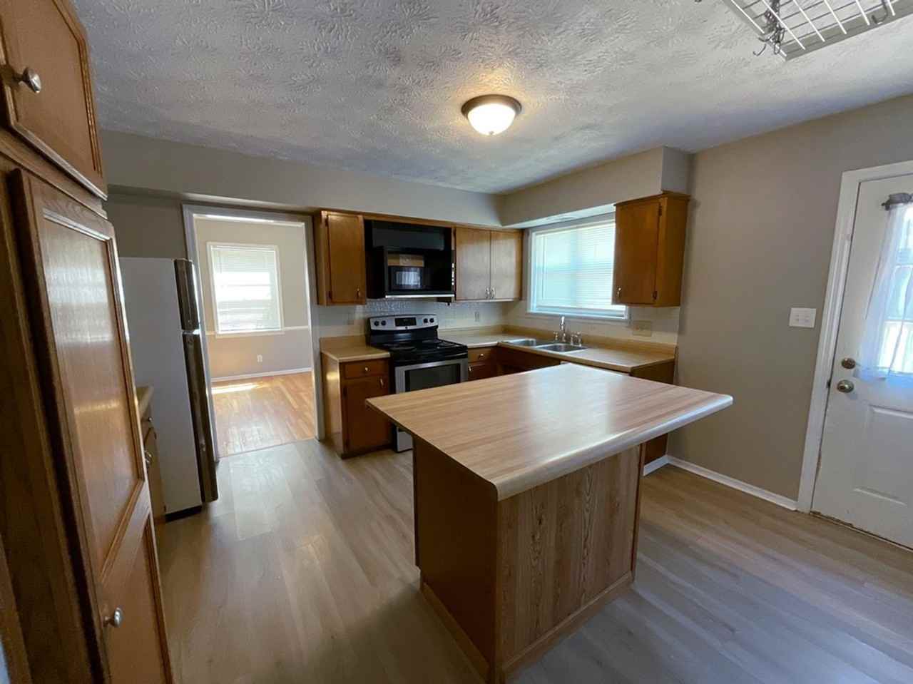 2942 E Erie St - Photo 5 of 13