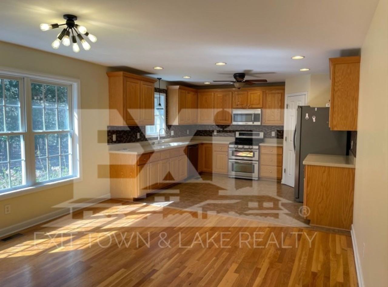 162 Country Blvd - Photo 2 of 15