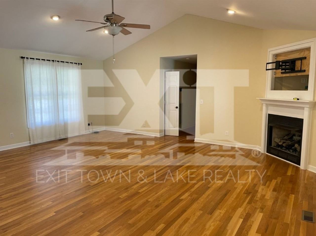 162 Country Blvd - Photo 3 of 15