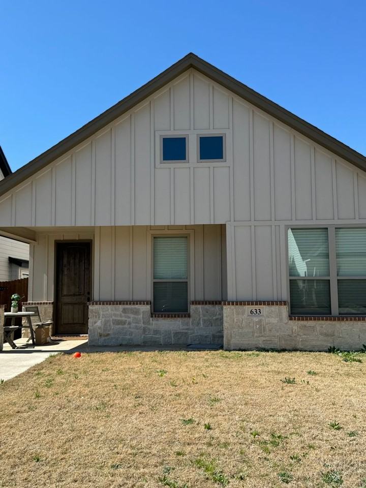 633 The Cottages Dr - Photo 3 of 23
