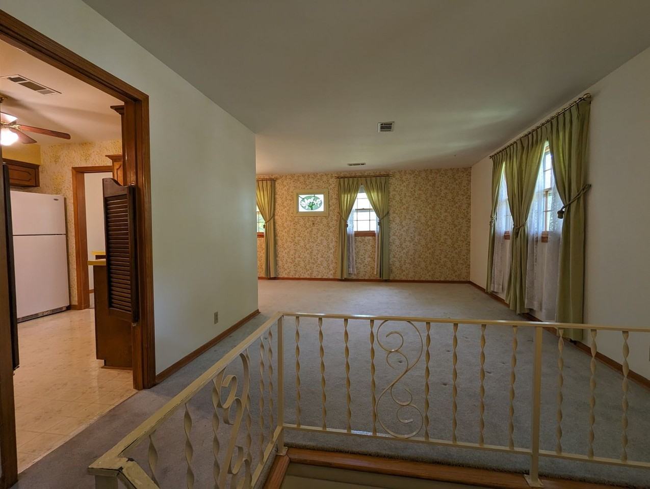 483 Westcrest Dr - Photo 3 of 40