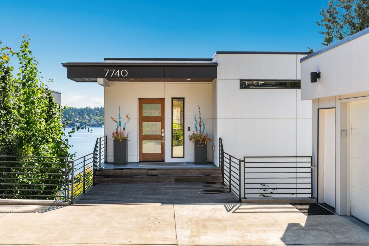 7740 Seward Park Ave S - Photo 3 of 33