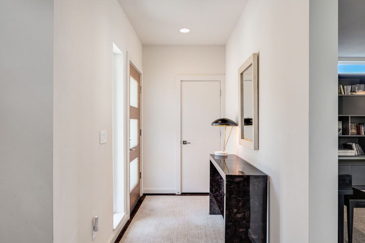 7740 Seward Park Ave S - Photo 4 of 33