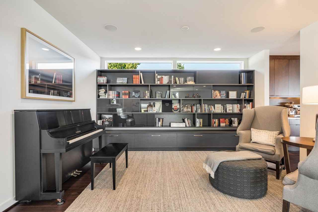 7740 Seward Park Ave S - Photo 5 of 33