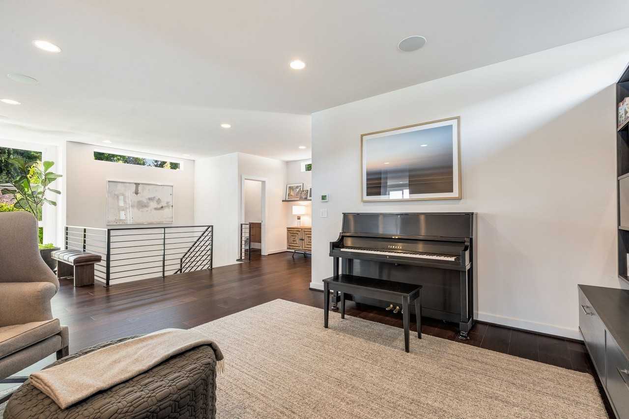 7740 Seward Park Ave S - Photo 6 of 33