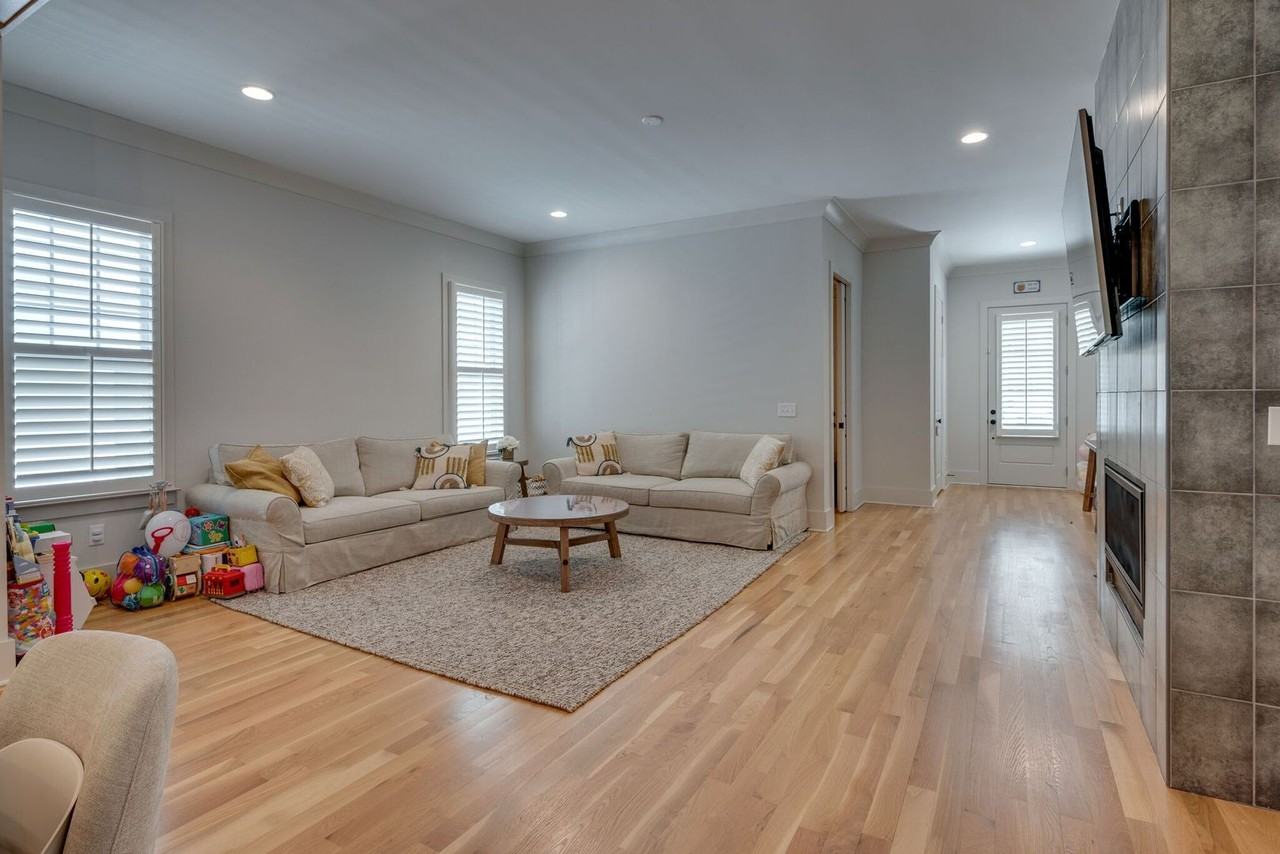 555B Stevenson St - Photo 4 of 28