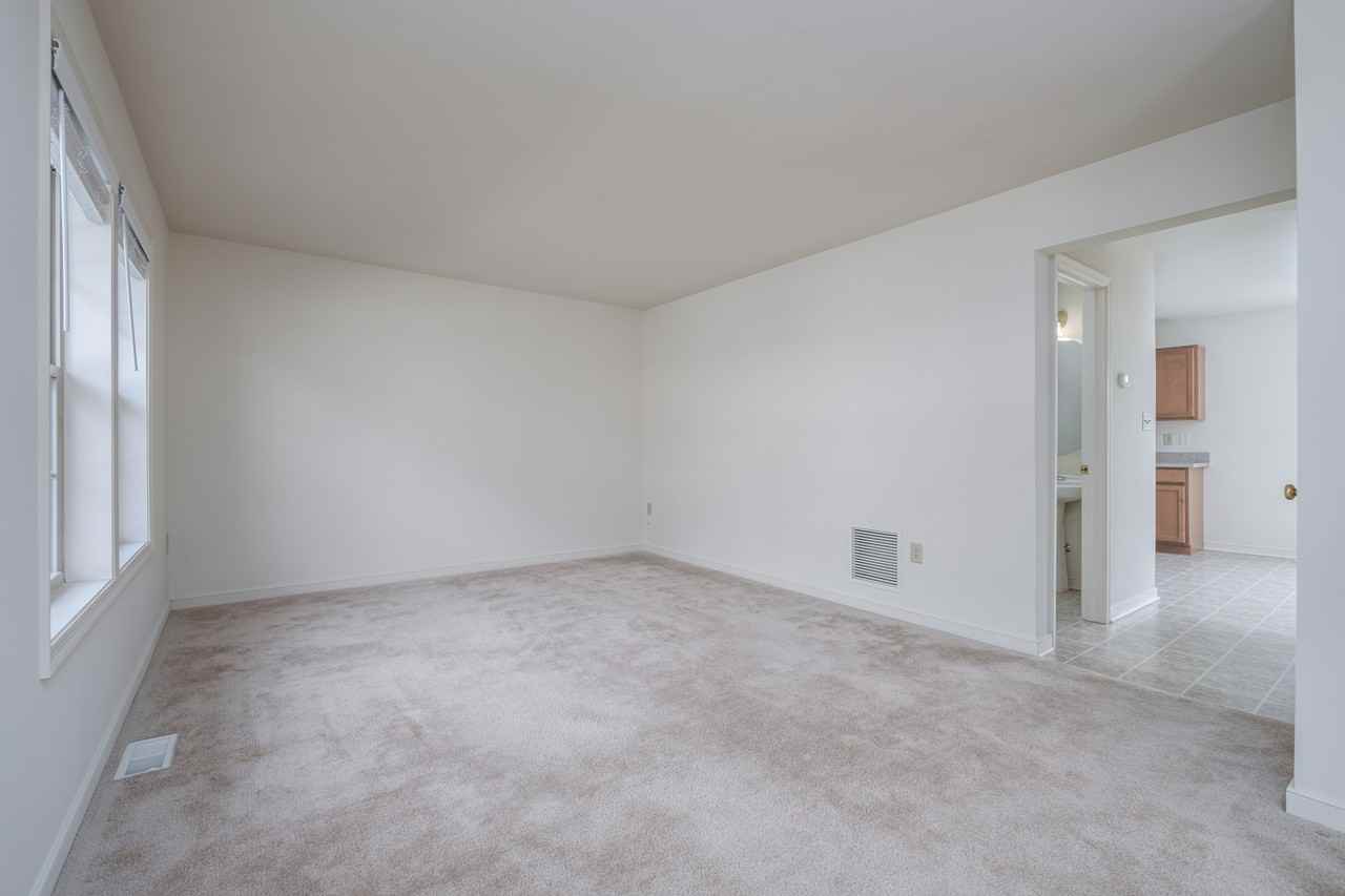 421 Talon Dr - Photo 6 of 18