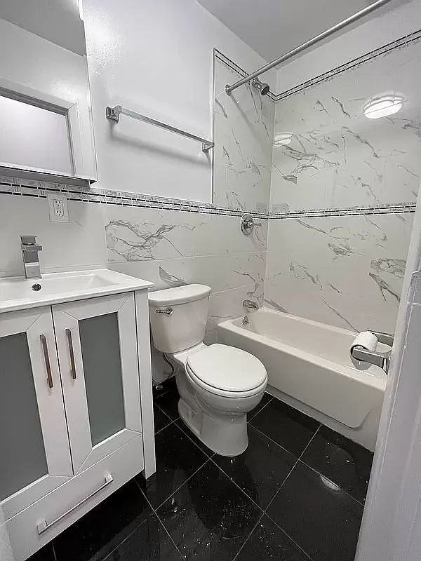 172 Attorney St #5 - Photo 4 of 5