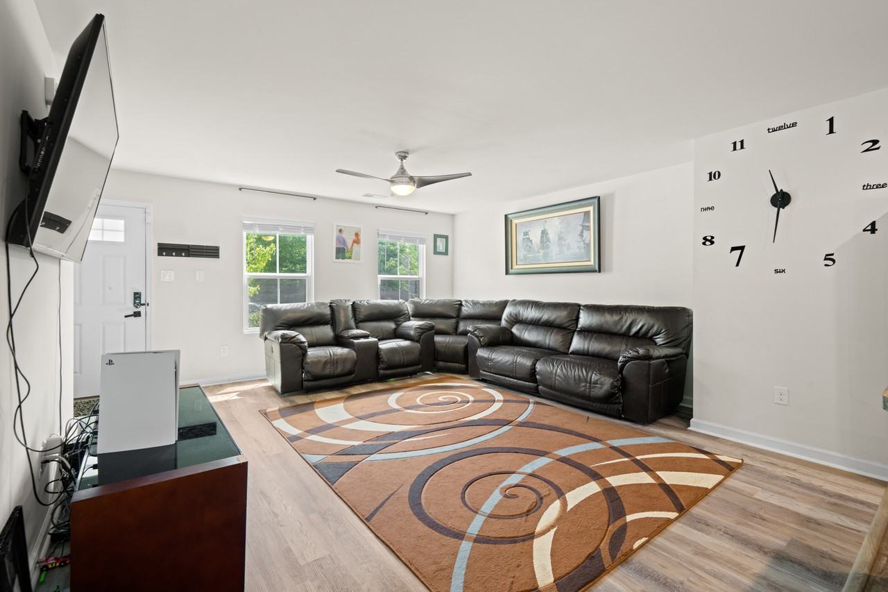 21012 Baileys Grove Dr #1 - Photo 5 of 31