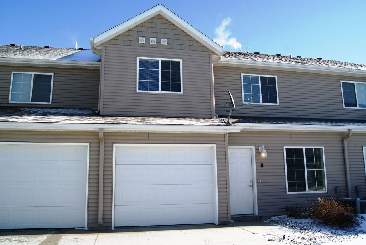 1156 42nd Ave W #B - Photo 2 of 9