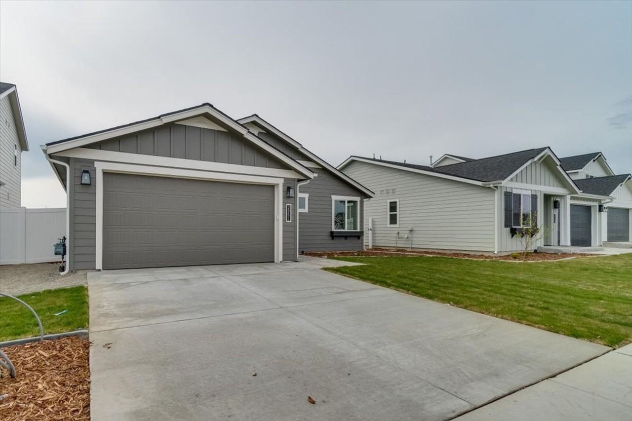 2905 N Corvus St - Photo 2 of 24