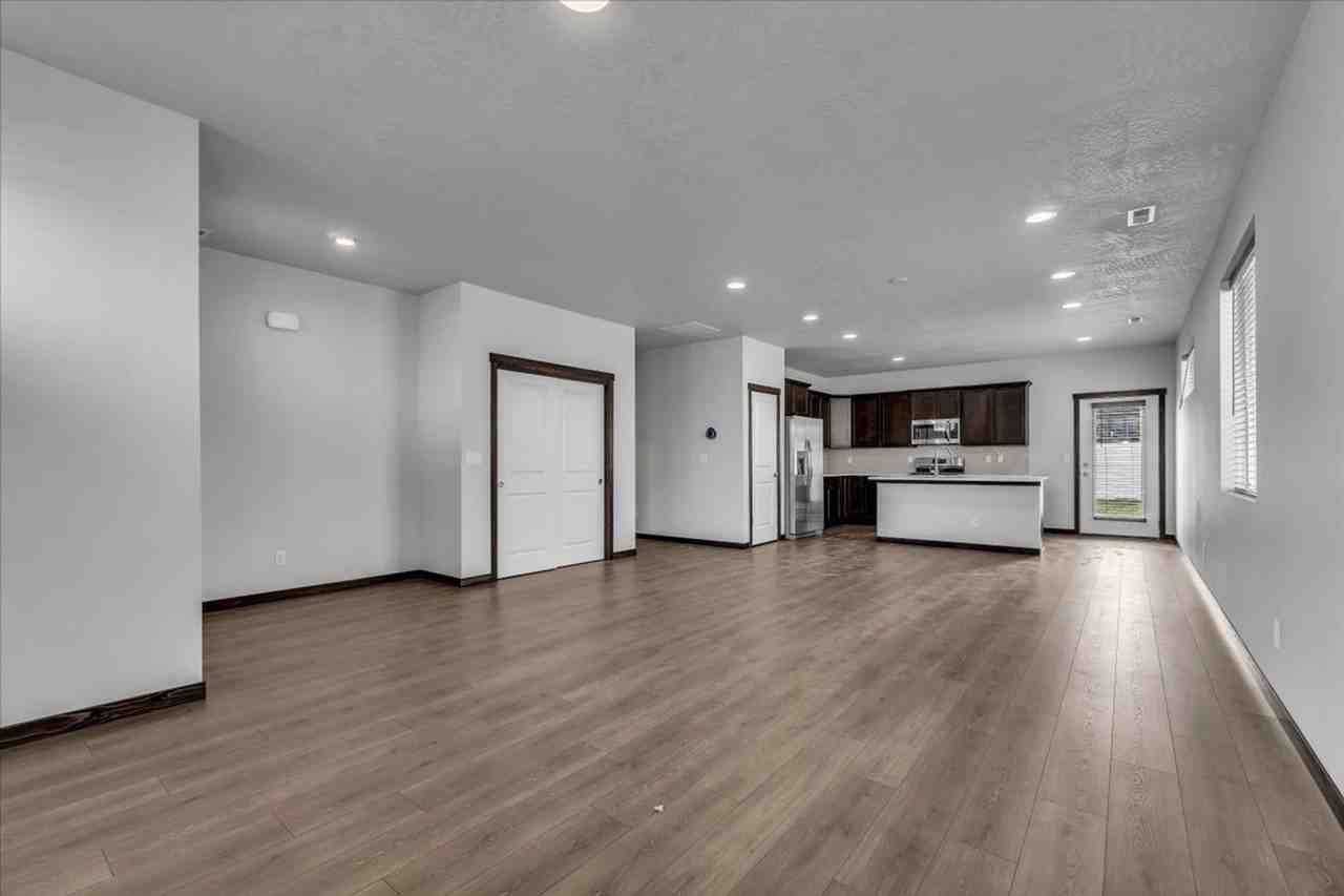 2905 N Corvus St - Photo 5 of 24