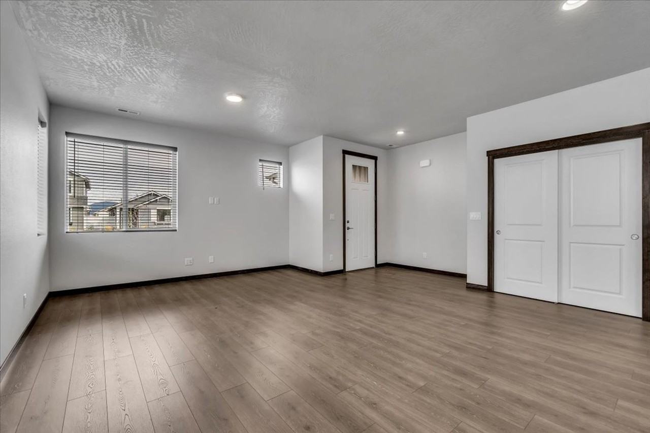 2905 N Corvus St - Photo 6 of 24