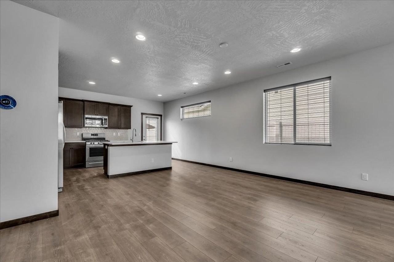 2905 N Corvus St - Photo 7 of 24