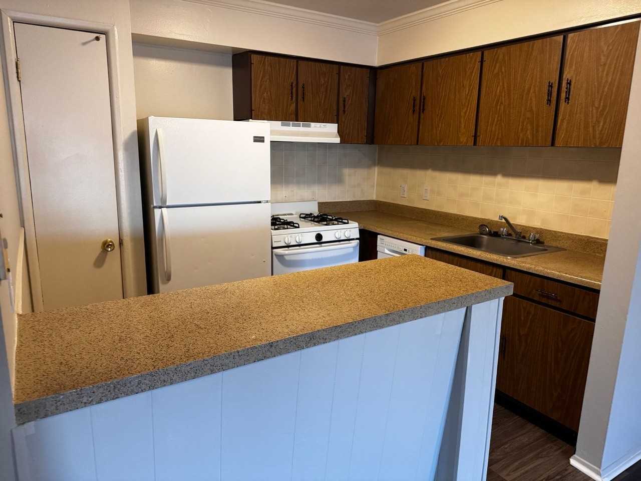 The Groves Apartments and Townhomes - Photo 4 of 50