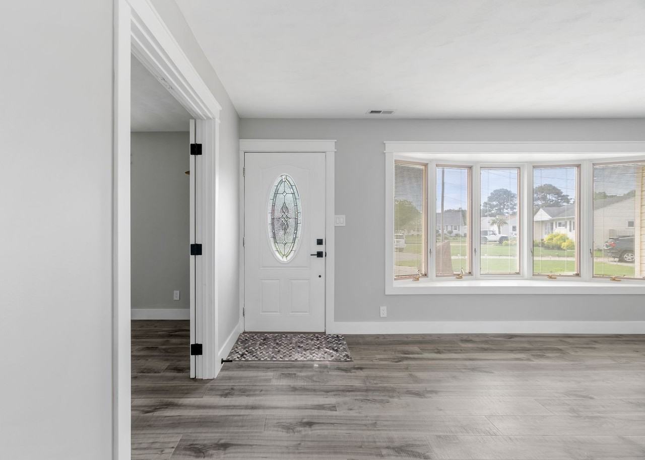 2320 Wharton Ct - Photo 3 of 30