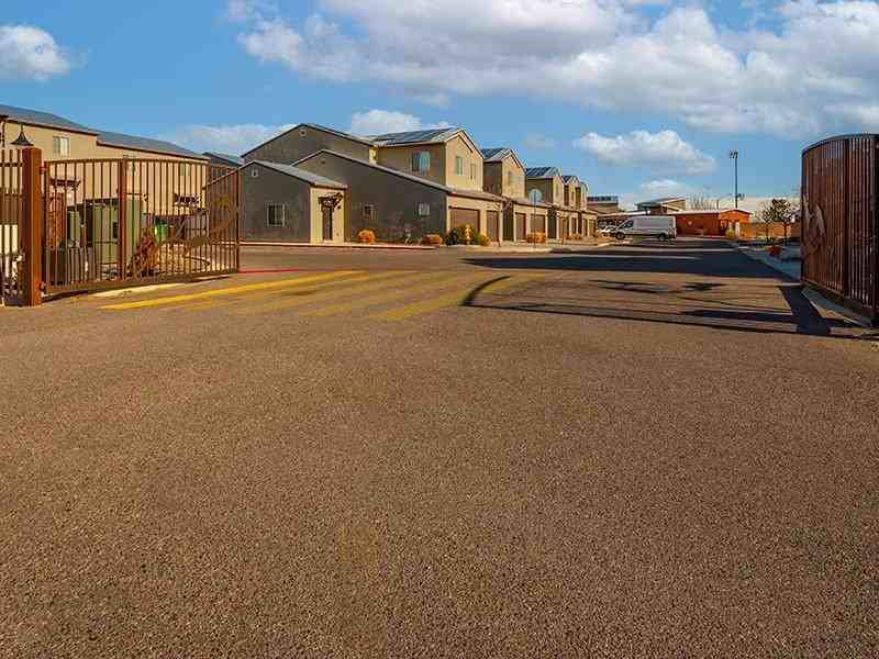 7700 Lincoln Ave Ne - Photo 6 of 31