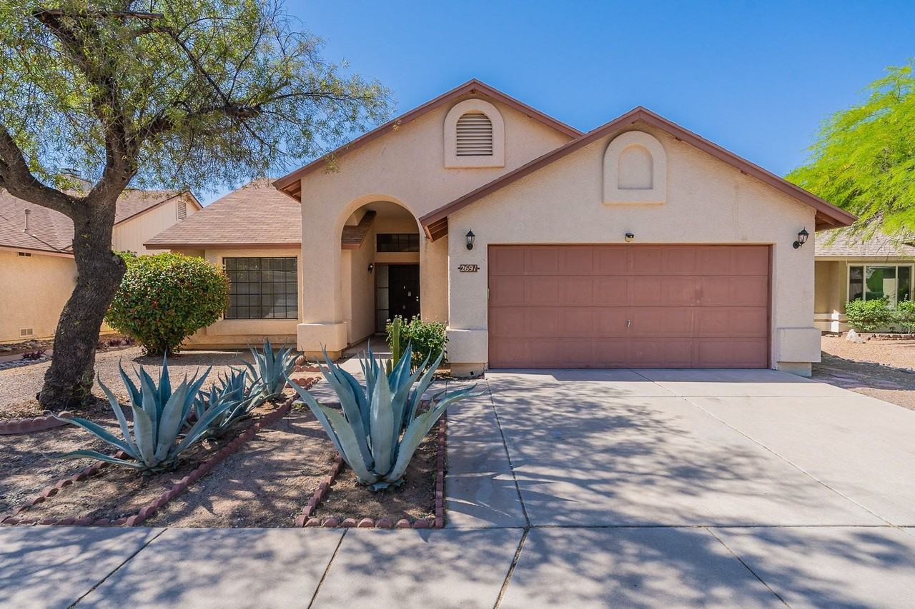 2691 W Camino Llano - Photo 2 of 31
