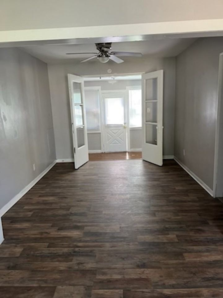 235 Broadmoor Dr - Photo 2 of 10