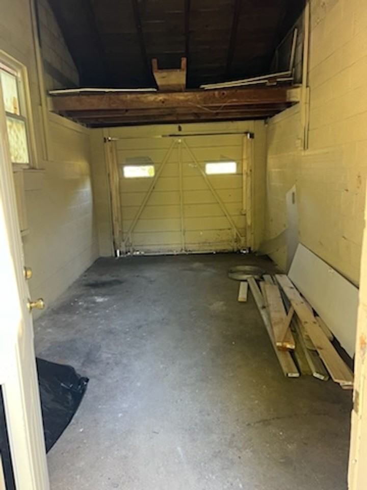 235 Broadmoor Dr - Photo 3 of 10