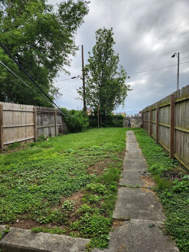 149 S Pershing Ave - Photo 2 of 14