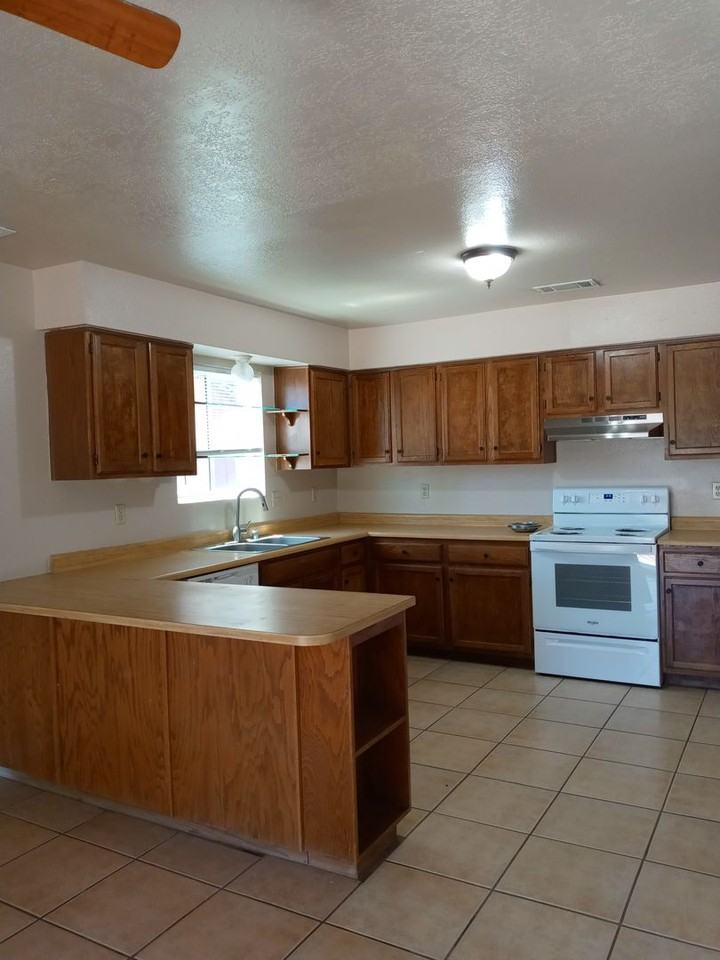 2517 Bogie Rd Se - Photo 3 of 19