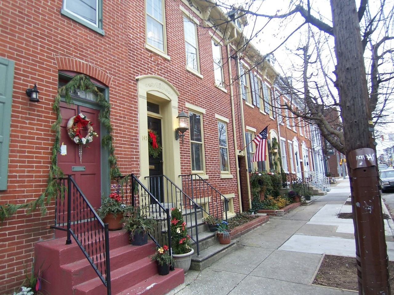 145 S Pershing Ave - Photo 3 of 27