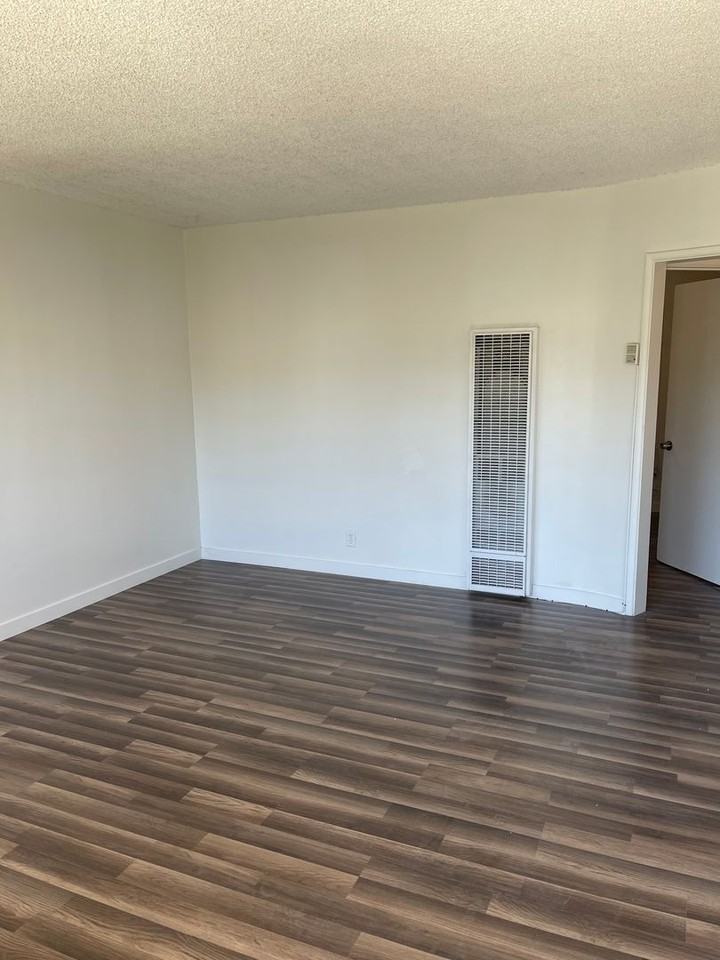 916 84th Street Apts LLC - Photo 2 of 9