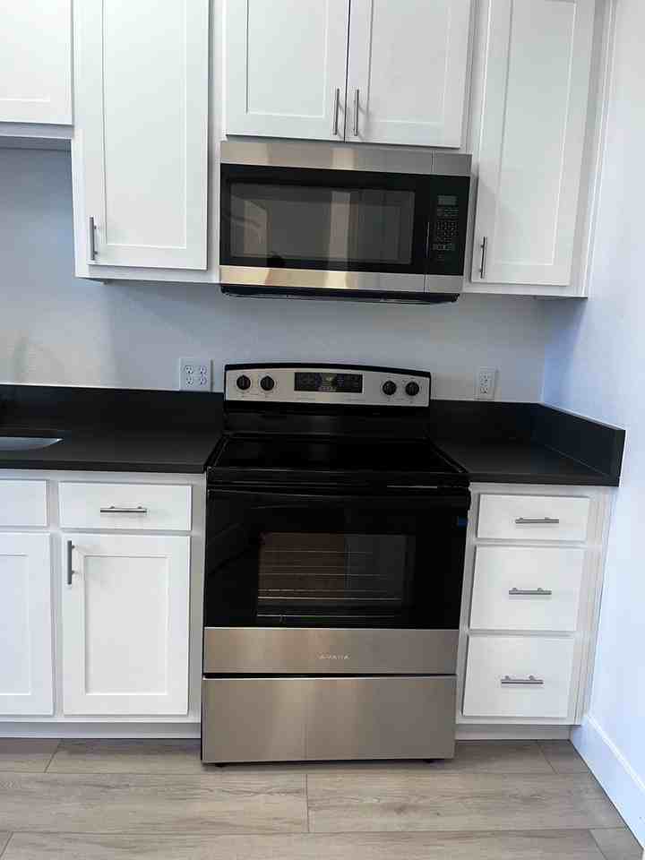 2385 Fairgrounds Rd NE - Photo 2 of 15