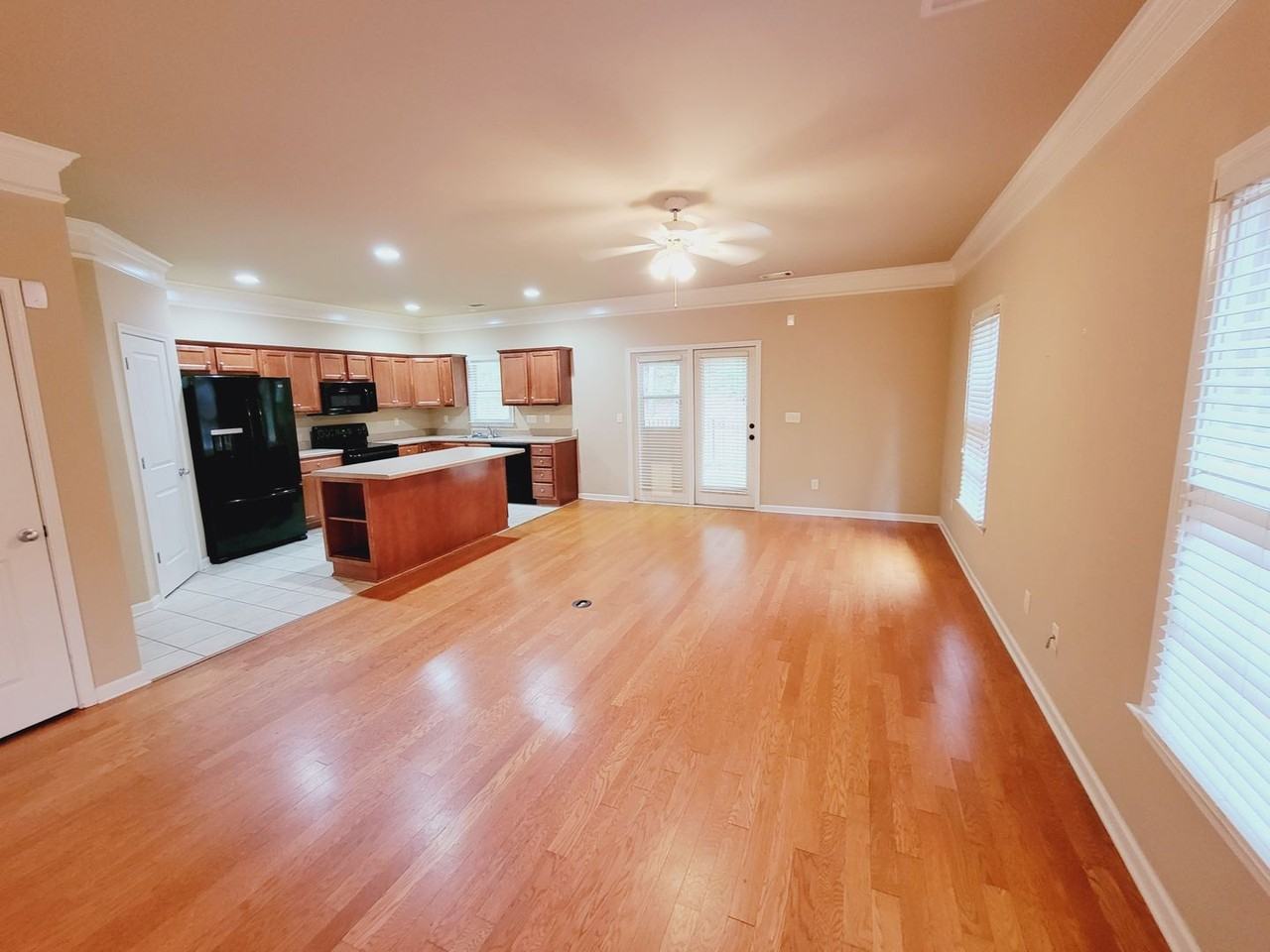 1041 Inverness Cove Way - Photo 5 of 22