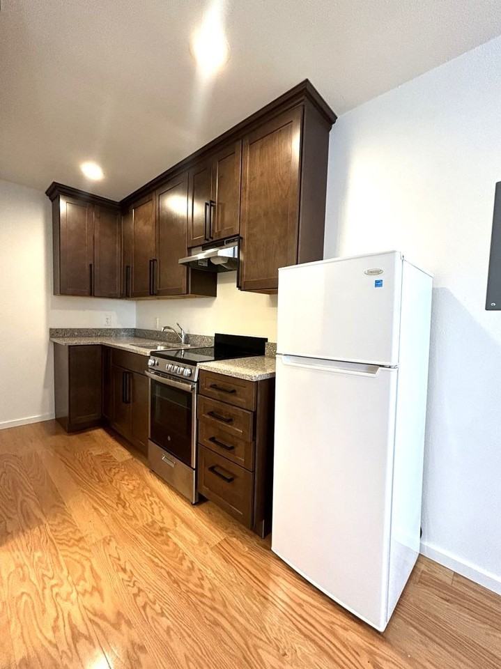 411A Hiller St - Photo 2 of 6