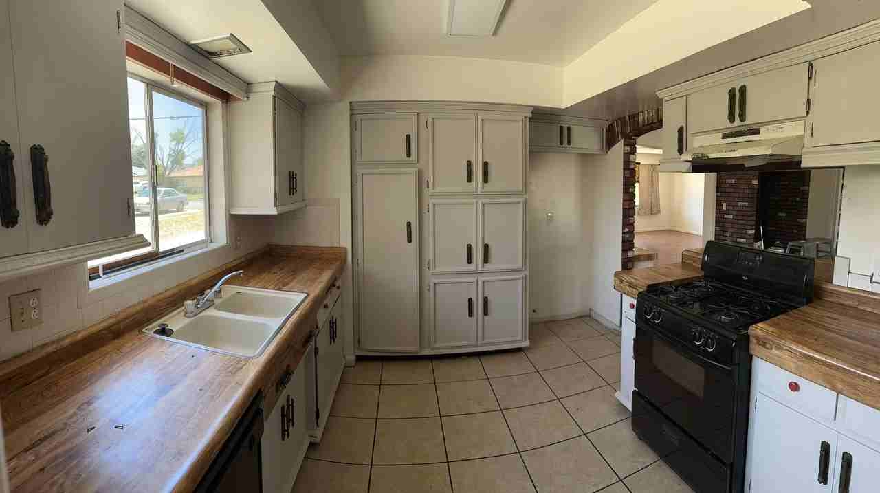 42050 Mayberry Ave - Photo 3 of 18