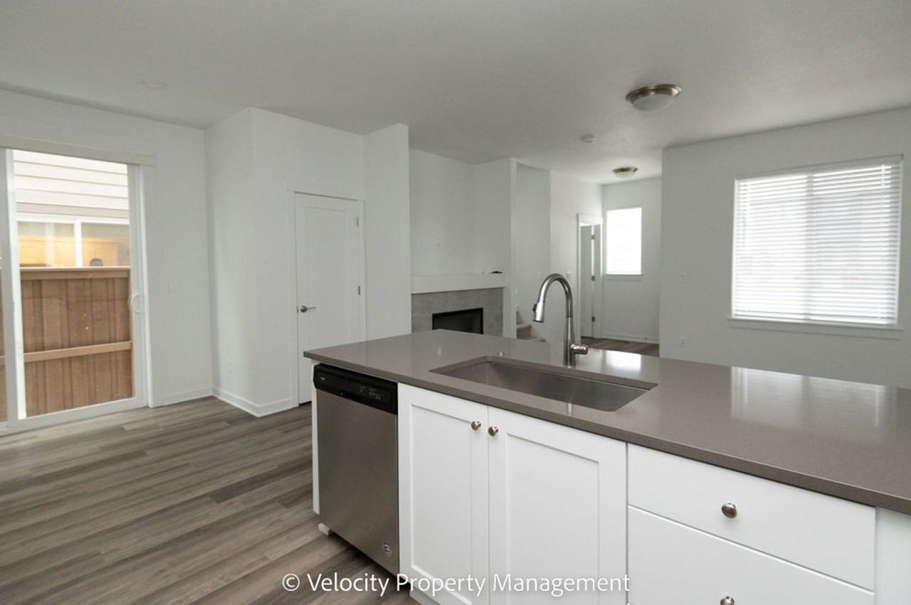 2557 Ne Purcell Blvd - Photo 3 of 17