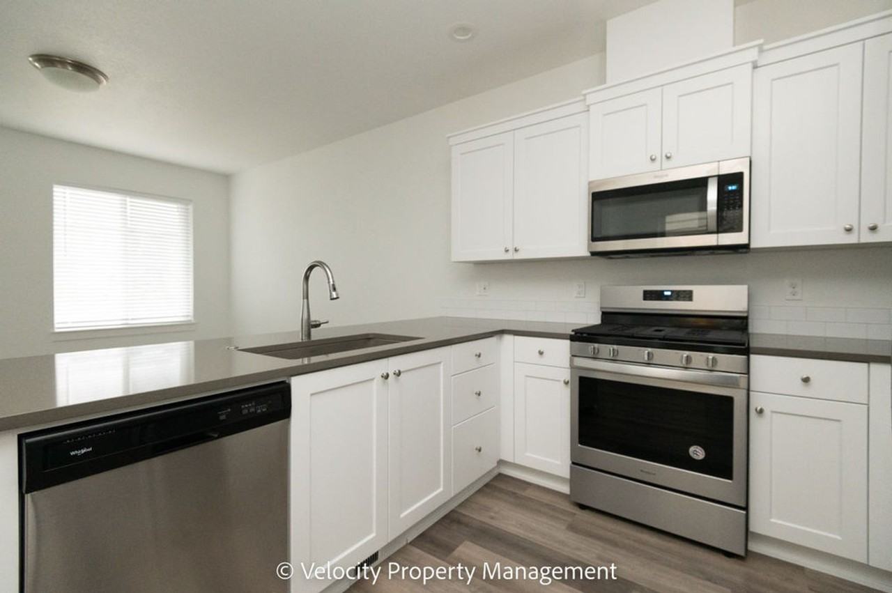 2557 Ne Purcell Blvd - Photo 5 of 17