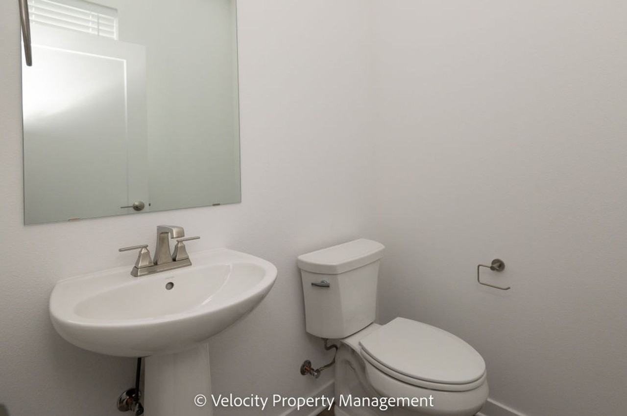 2557 Ne Purcell Blvd - Photo 7 of 17