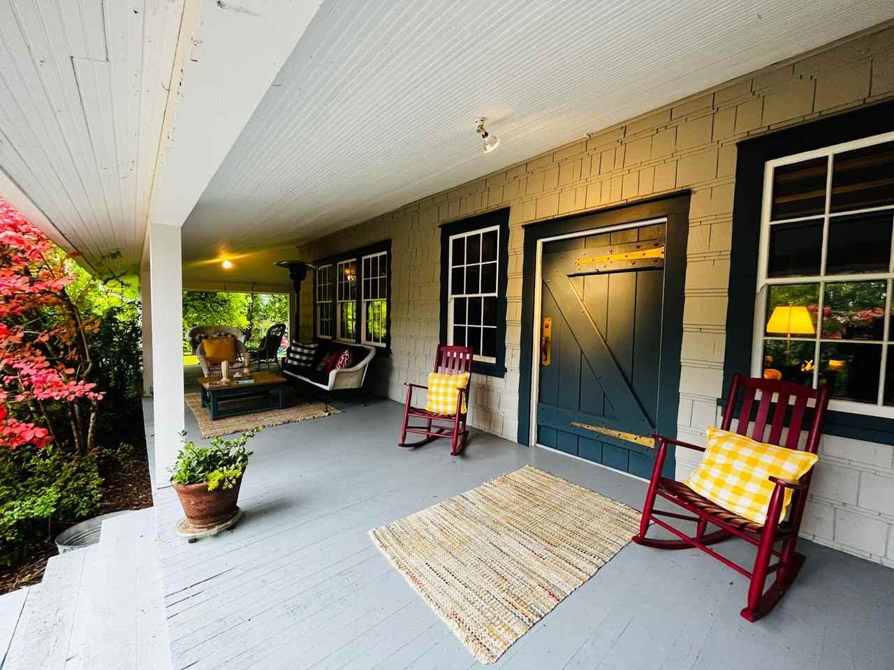 515 Ferncliff Ave Ne - Photo 3 of 41